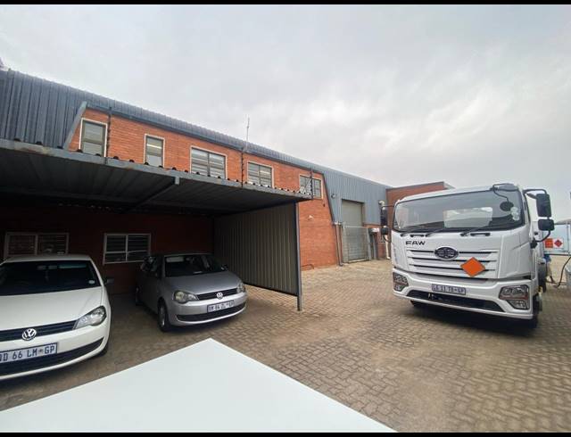 4,000M² WAREHOUSE TO LET IN DEVLAND